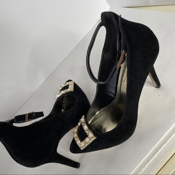 Anne Michelle Heels Black Faux Suede Pearl Buckle 7-1/2 - Picture 11 of 15